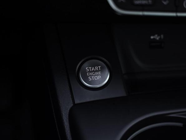Audi A4 V (B9) Рестайлинг с пробегом 2021 года, цена 2 989 000 рублей, 102100 км, седан, Автокод Объявления