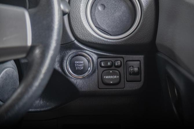 Toyota Vitz III (XP130) с пробегом 2013 года, цена 1 099 000 рублей, 78000 км, хэтчбек, Автокод Объявления