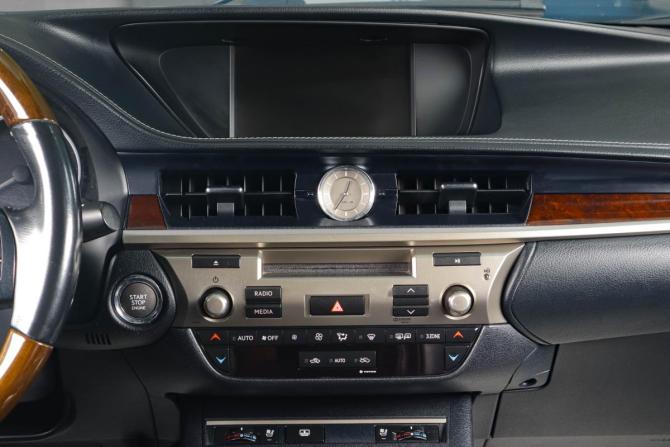 Lexus ES VI с пробегом 2012 года, цена 2 149 000 рублей, 302000 км, седан, Автокод Объявления
