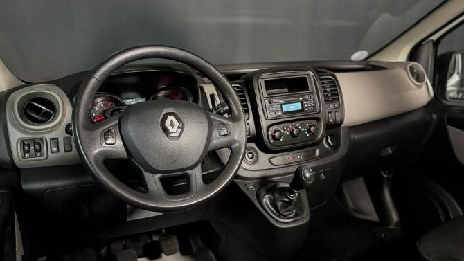 Renault Trafic III с пробегом 2017 года, цена 2 000 000 рублей, 205010 км, минивэн, Автокод Объявления