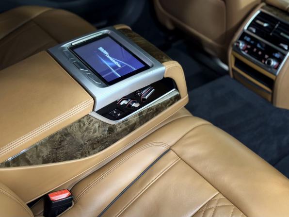 BMW 7 серии VI (G11/G12) с пробегом 2016 года, цена 3 450 000 рублей, 95537 км, седан, Автокод Объявления