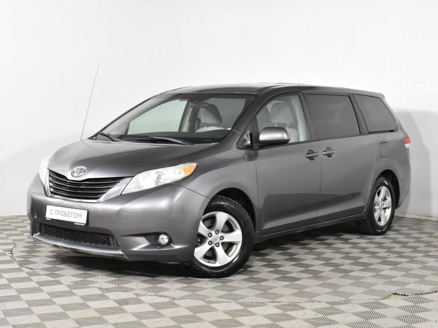 Toyota Sienna III