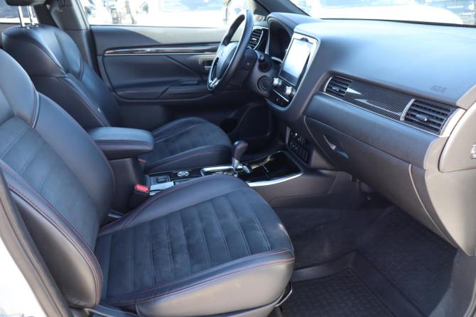 Mitsubishi Outlander III Рестайлинг 3 с пробегом 2022 года, цена 2 739 000 рублей, 61000 км, внедорожник, Автокод Объявления