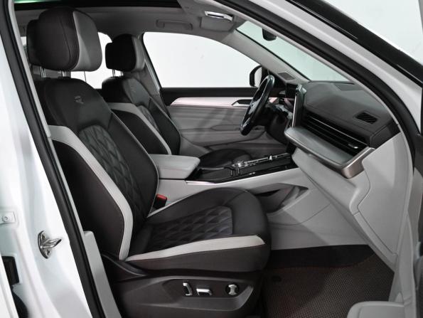 Volkswagen Tavendor I с пробегом 2023 года, цена 4 339 000 рублей, 91393 км, внедорожник, Автокод Объявления