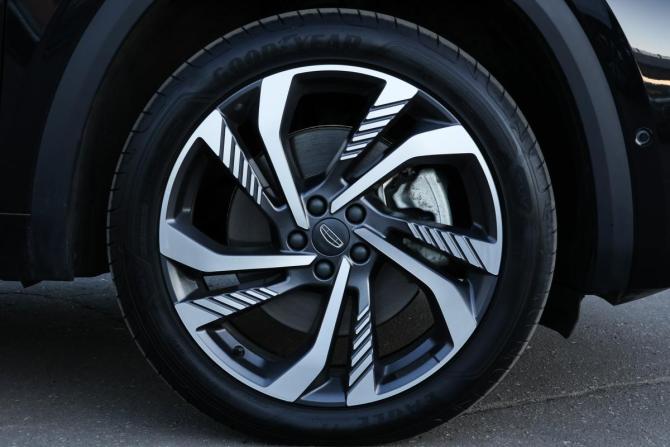 Geely Monjaro I с пробегом 2024 года, цена 3 500 000 рублей, 17990 км, внедорожник, Автокод Объявления