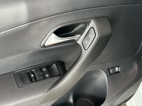 Volkswagen Polo V Рестайлинг с пробегом 2017 года, цена 1 040 000 рублей, 120000 км, седан, Автокод Объявления