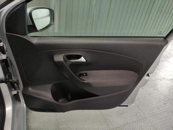Volkswagen Polo V с пробегом 2013 года, цена 895 000 рублей, 236145 км, седан, Автокод Объявления