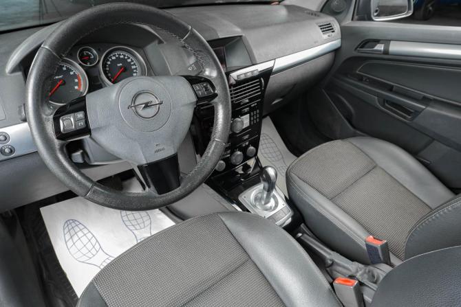 Opel Astra H Рестайлинг с пробегом 2007 года, цена 579 000 рублей, 310000 км, седан, Автокод Объявления