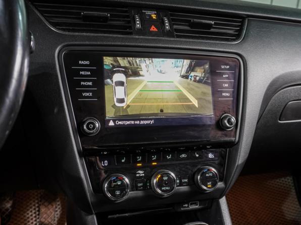 Skoda Octavia III (A7) Рестайлинг с пробегом 2019 года, цена 1 589 000 рублей, 260309 км, лифтбек, Автокод Объявления