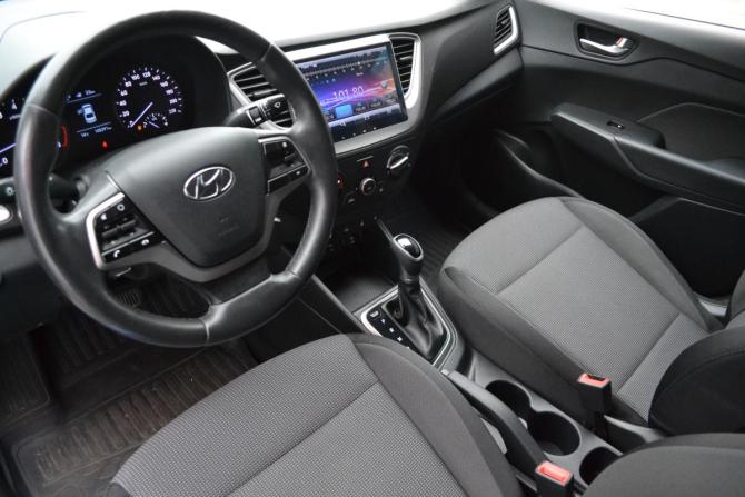 Hyundai Solaris II с пробегом 2017 года, цена 1 300 000 рублей, 105200 км, седан, Автокод Объявления