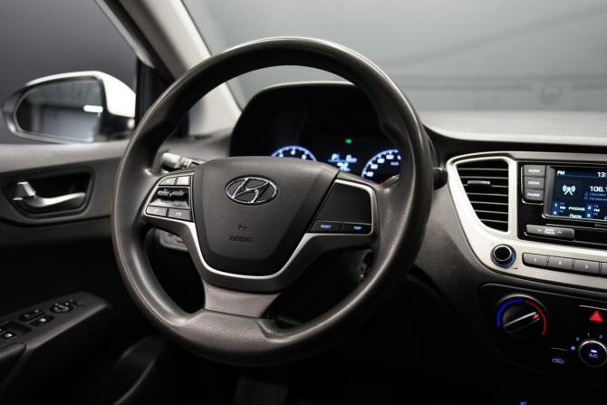 Hyundai Solaris II Рестайлинг с пробегом 2021 года, цена 1 365 000 рублей, 180000 км, седан, Автокод Объявления