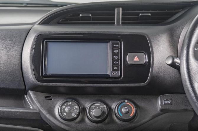 Toyota Vitz III (XP130) Рестайлинг 2 с пробегом 2017 года, цена 1 059 000 рублей, 105000 км, хэтчбек, Автокод Объявления