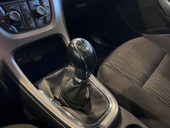 Opel Astra J Рестайлинг с пробегом 2014 года, цена 740 000 рублей, 184326 км, хэтчбек, Автокод Объявления