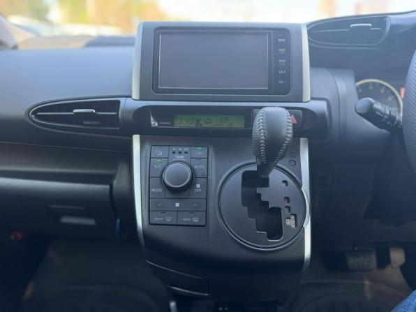 Toyota Wish II Рестайлинг с пробегом 2015 года, цена 1 690 000 рублей, 182854 км, минивэн, Автокод Объявления
