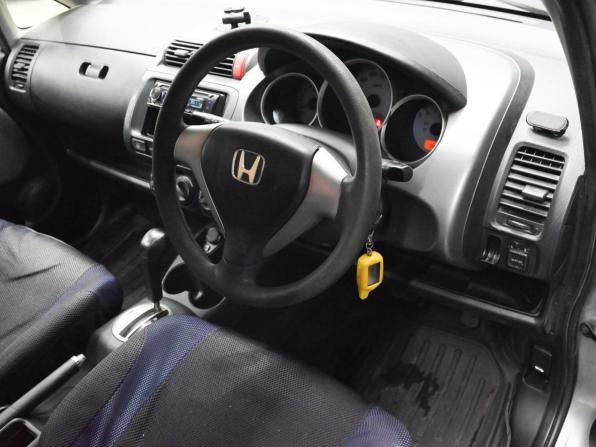 Honda Fit I с пробегом 2005 года, цена 370 000 рублей, 262119 км, хэтчбек, Автокод Объявления