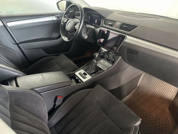 Skoda Superb III Рестайлинг с пробегом 2021 года, цена 2 100 000 рублей, 220149 км, лифтбек, Автокод Объявления