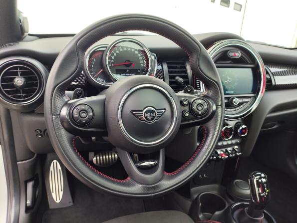 Mini Hatch III (F55/F56) Рестайлинг с пробегом 2018 года, цена 3 299 000 рублей, 46613 км, хэтчбек, Автокод Объявления