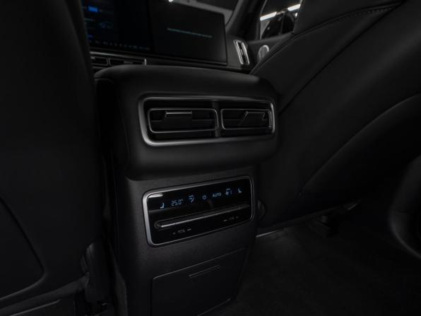 Li Auto (Lixiang) L7 I с пробегом 2023 года, цена 6 750 000 рублей, 5883 км, внедорожник, Автокод Объявления