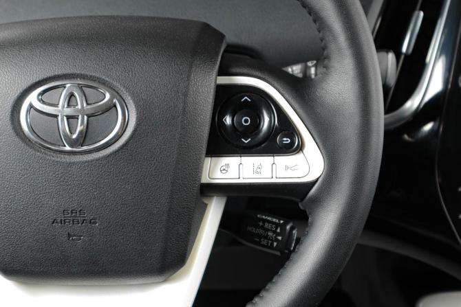 Toyota Prius IV (XW50) с пробегом 2017 года, цена 2 489 000 рублей, 142000 км, лифтбек, Автокод Объявления