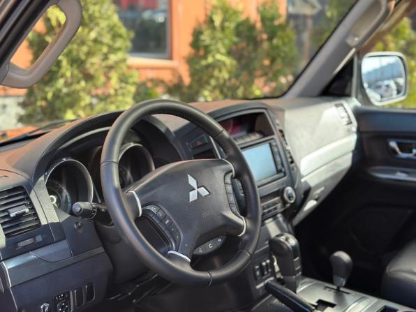 Mitsubishi Pajero IV Рестайлинг 1 с пробегом 2012 года, цена 1 760 000 рублей, 182946 км, внедорожник, Автокод Объявления