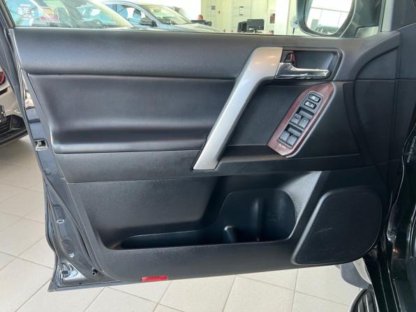 Toyota Land Cruiser Prado 150 Series Рестайлинг 1 с пробегом 2017 года, цена 4 130 900 рублей, 188000 км, внедорожник, Автокод Объявления