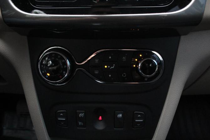 Renault Logan II с пробегом 2015 года, цена 849 000 рублей, 152674 км, седан, Автокод Объявления