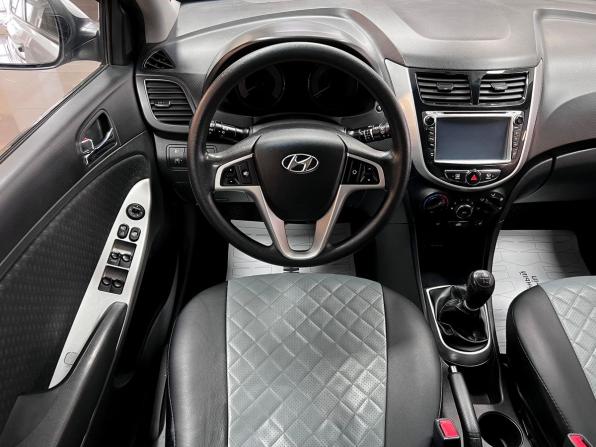 Hyundai Solaris I с пробегом 2012 года, цена 670 000 рублей, 270344 км, хэтчбек, Автокод Объявления