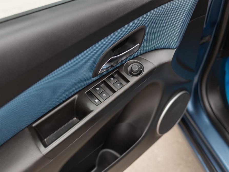 Chevrolet Cruze I Рестайлинг Новосибирск  - изображение 16