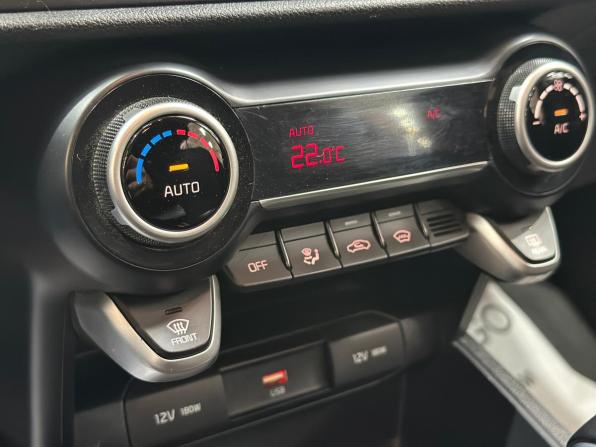 Kia Rio IV Рестайлинг с пробегом 2021 года, цена 1 245 000 рублей, 112736 км, хэтчбек, Автокод Объявления