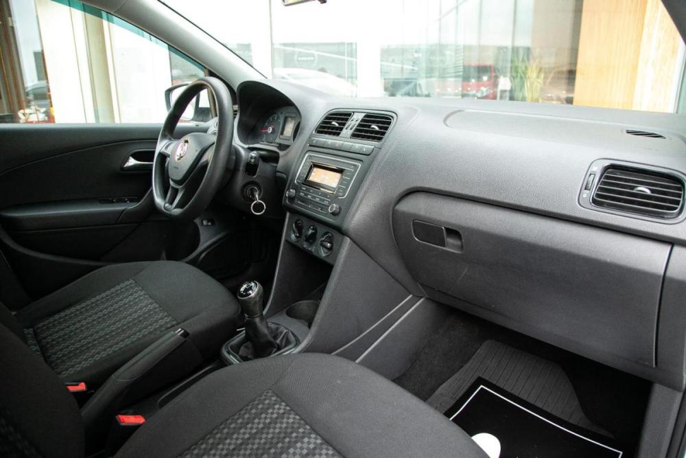 Volkswagen Polo V Рестайлинг Иркутск  - изображение 12