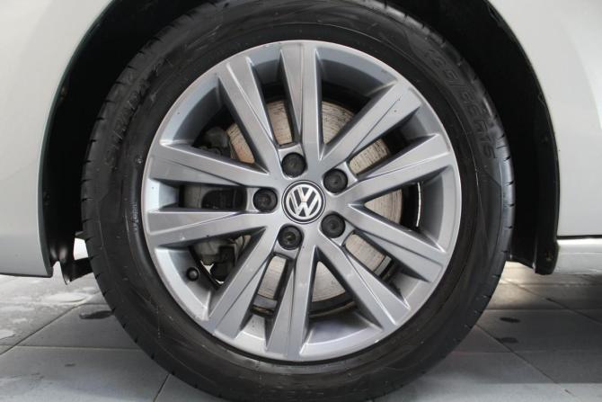 Volkswagen Polo V Рестайлинг с пробегом 2019 года, цена 1 229 000 рублей, 177000 км, седан, Автокод Объявления
