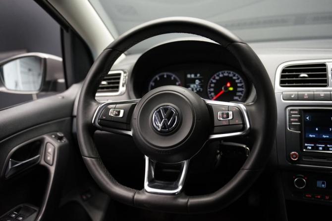 Volkswagen Polo V Рестайлинг с пробегом 2020 года, цена 1 565 000 рублей, 130700 км, седан, Автокод Объявления