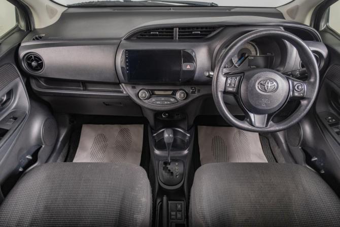 Toyota Vitz III (XP130) Рестайлинг 2 с пробегом 2017 года, цена 1 279 000 рублей, 72500 км, хэтчбек, Автокод Объявления