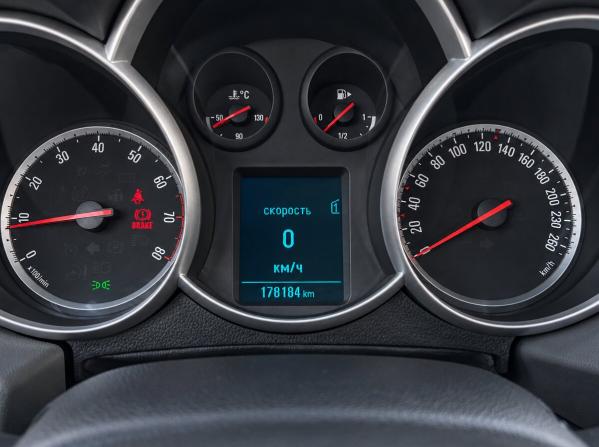 Chevrolet Cruze I Рестайлинг с пробегом 2013 года, цена 799 000 рублей, 178183 км, хэтчбек, Автокод Объявления