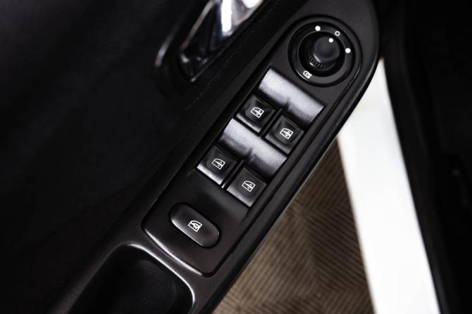 Renault Kaptur I с пробегом 2017 года, цена 1 159 000 рублей, 129375 км, внедорожник, Автокод Объявления