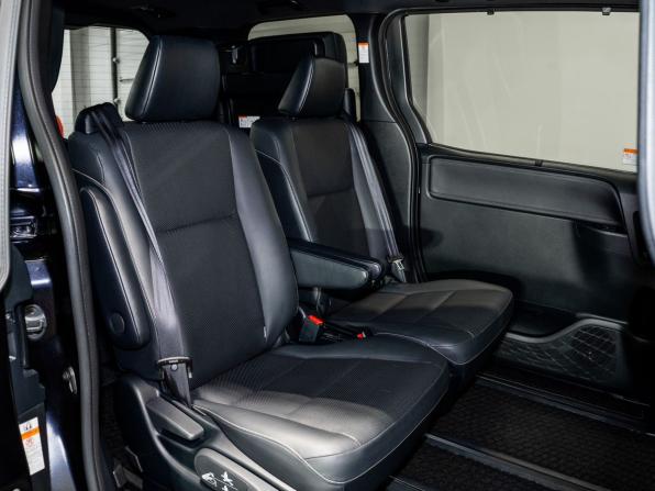 Toyota Esquire I Рестайлинг с пробегом 2019 года, цена 2 650 000 рублей, 111275 км, минивэн, Автокод Объявления