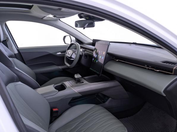 Changan Lamore с пробегом 2023 года, цена 1 775 000 рублей, 61939 км, седан, Автокод Объявления