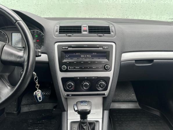 Skoda Octavia II (A5) Рестайлинг с пробегом 2012 года, цена 870 000 рублей, 219759 км, лифтбек, Автокод Объявления