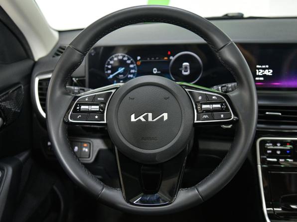 Kia Seltos I Рестайлинг с пробегом 2024 года, цена 2 599 000 рублей, 26083 км, внедорожник, Автокод Объявления