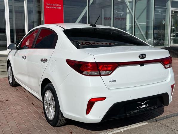 Kia Rio IV с пробегом 2018 года, цена 1 090 000 рублей, 212673 км, седан, Автокод Объявления