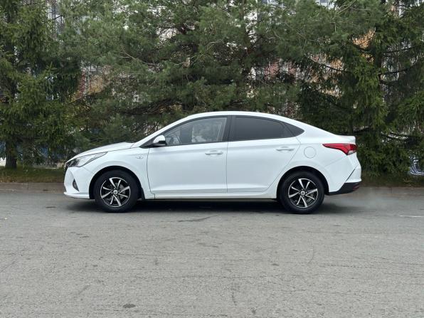 Hyundai Solaris II Рестайлинг с пробегом 2021 года, цена 1 359 000 рублей, 130418 км, седан, Автокод Объявления