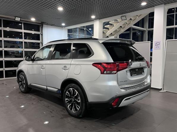 Mitsubishi Outlander III Рестайлинг 3 с пробегом 2021 года, цена 3 240 000 рублей, 61809 км, внедорожник, Автокод Объявления
