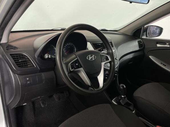 Hyundai Solaris I с пробегом 2013 года, цена 603 000 рублей, 231159 км, хэтчбек, Автокод Объявления