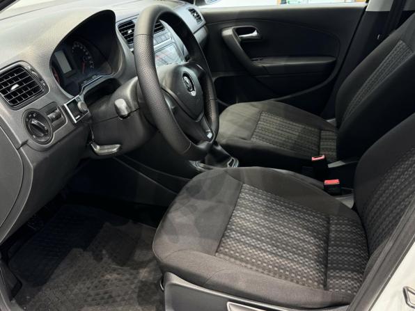 Volkswagen Polo V Рестайлинг с пробегом 2017 года, цена 950 000 рублей, 161584 км, седан, Автокод Объявления