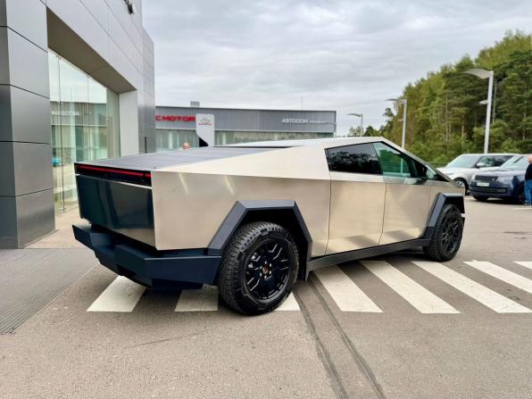Tesla Cybertruck с пробегом 2024 года, цена 15 799 000 рублей, 2910 км, пикап, Автокод Объявления