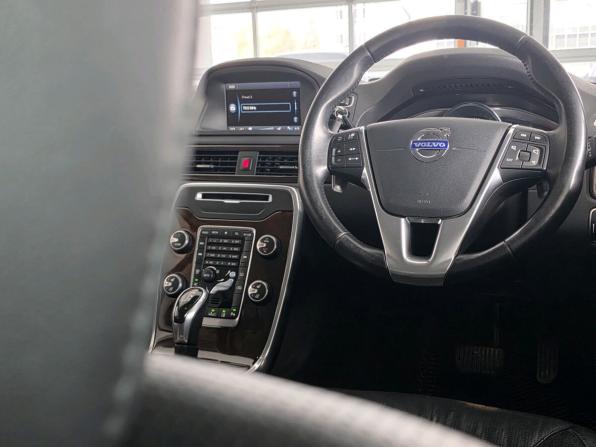 Volvo V70 III Рестайлинг с пробегом 2013 года, цена 1 000 000 рублей, 145115 км, универсал, Автокод Объявления