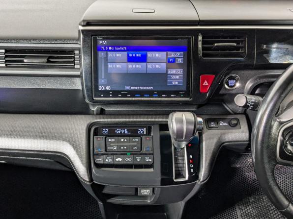 Honda Stepwgn V с пробегом 2016 года, цена 1 974 900 рублей, 135000 км, минивэн, Автокод Объявления