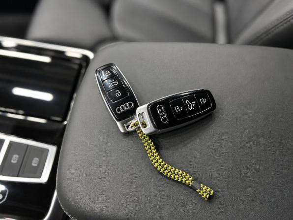 Audi Q7 II (4M) Рестайлинг с пробегом 2021 года, цена 9 249 500 рублей, 32230 км, внедорожник, Автокод Объявления