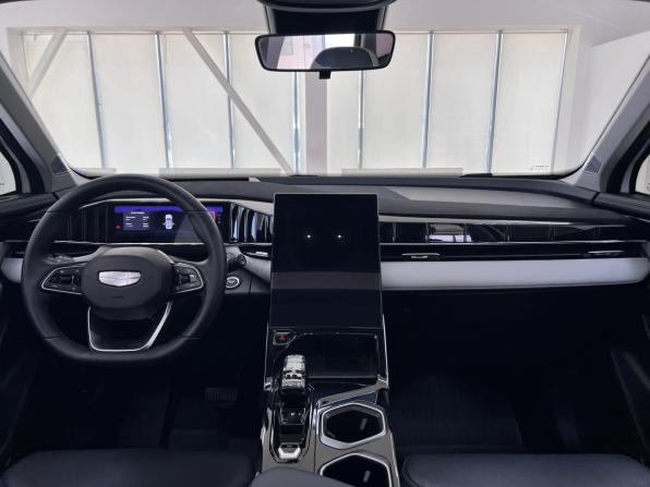 Geely Atlas II с пробегом 2024 года, цена 3 040 000 рублей, 30174 км, внедорожник, Автокод Объявления