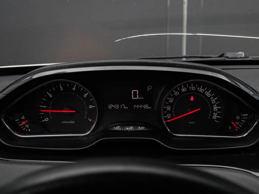 Peugeot 208 I Москва  - изображение 12